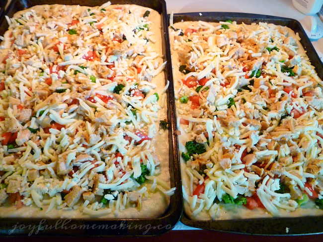 garlic chicken vegetable pizza, Garlic Chicken Vegetable Pizza, Joyful Homemaking