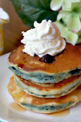 Easy Fluffy Blueberry Pancakes