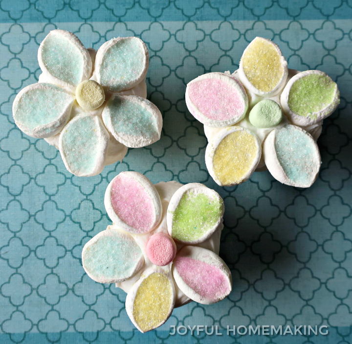 marshmallow flowers, Gorgeous Edible Flower Cupcakes, Joyful Homemaking